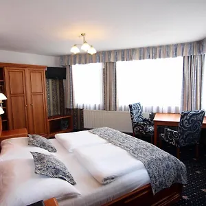 Otel Old, Prag