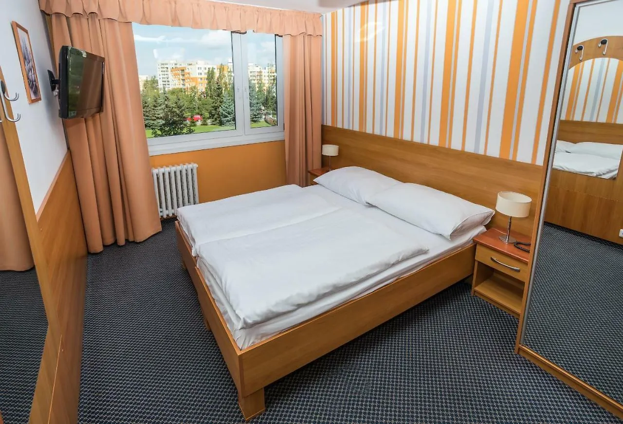 Bridge Hotel Prague 3*,